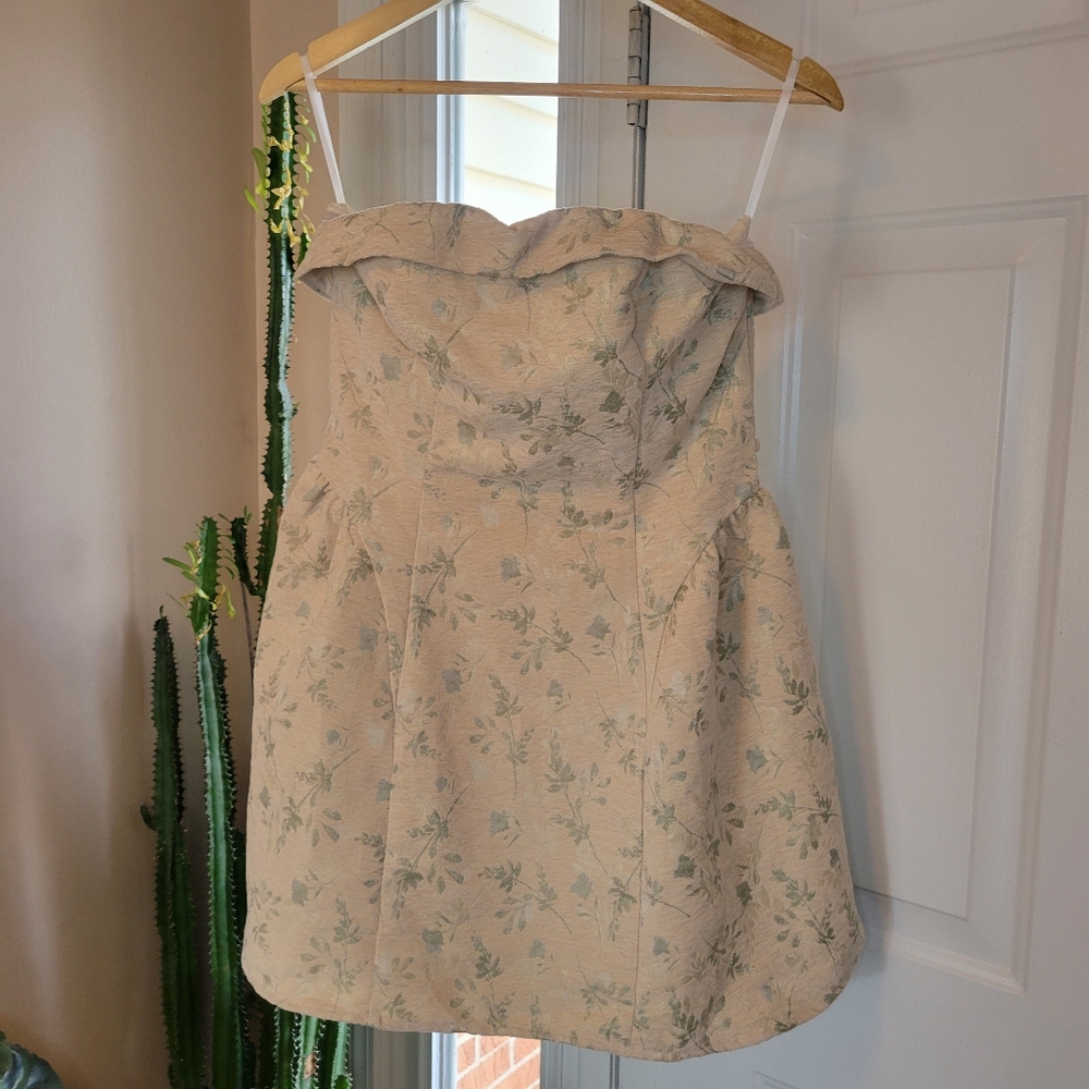 NWT Cider Floral Tapestry Cottagecoreโ Mini Bubble Strapless Dress, Size Medium